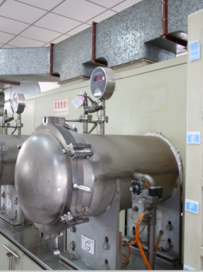 High temperature vacuum sintering furnace